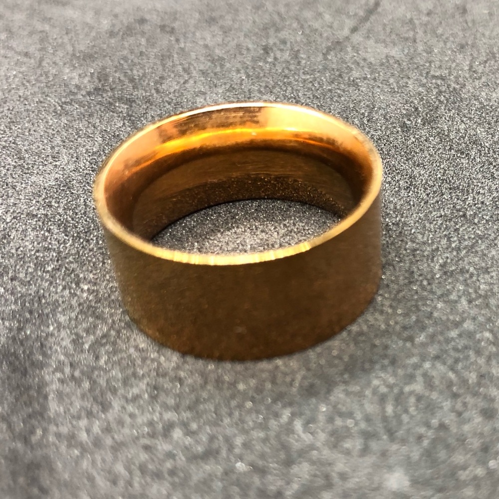 Good tone wide ring size 8
